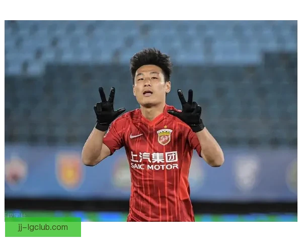 武磊力压群雄摘得中超金靴荣誉展现出色个人能力和坚韧拼搏精神 武磊力压群雄摘得中超金靴荣誉展现出色个人能力和坚韧拼搏精神